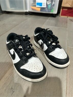 Little kids Nikes size
13c